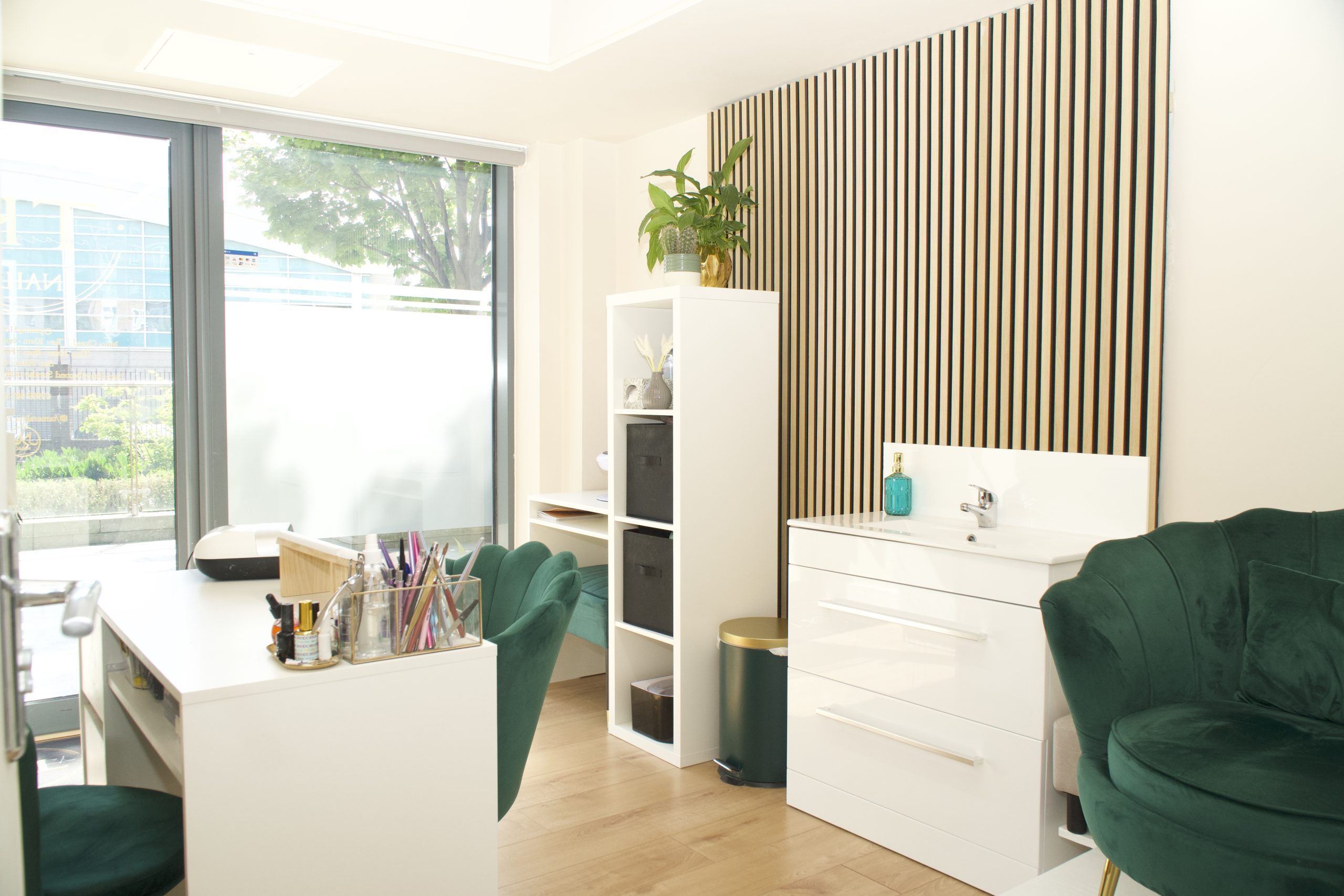 salon suite in London